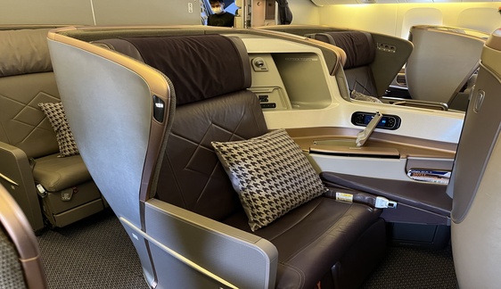Singapore Airlines business class from New York to Frankfurt offers are very nice seat