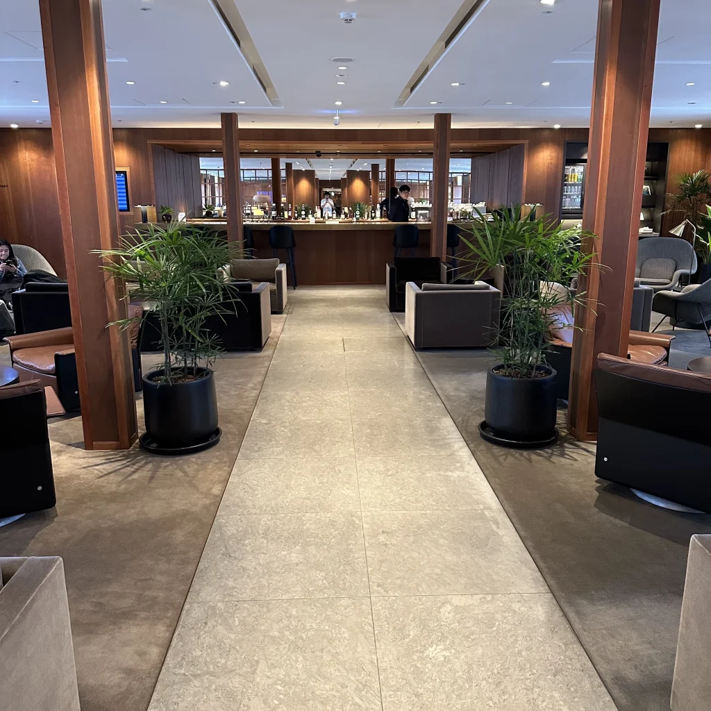 The Cathay Pacific Business Class Lounge at Taoyuan International Airport features lots of seating and a bar