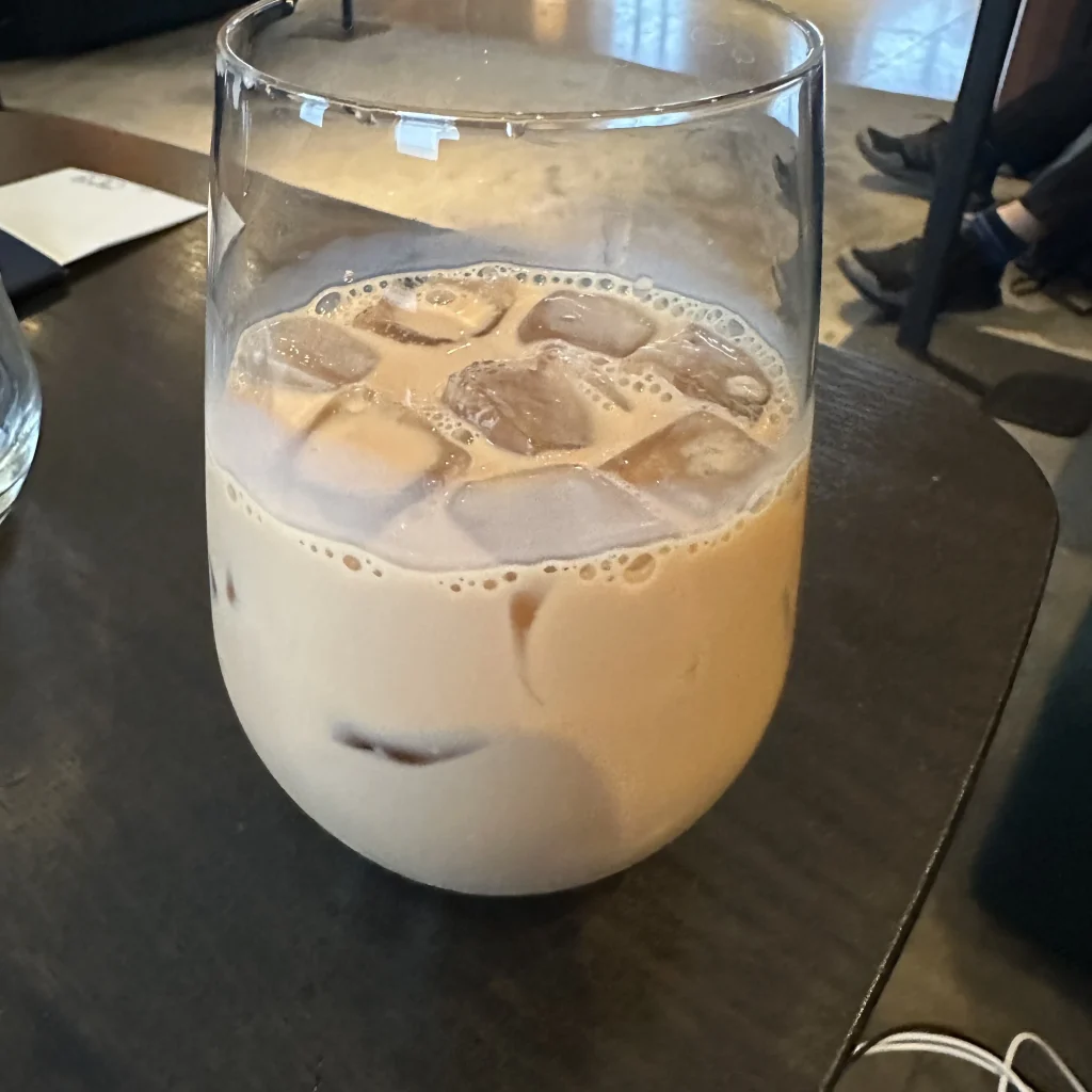 The Cathay Pacific Business Class Lounge at Taoyuan International Airport serves milk tea