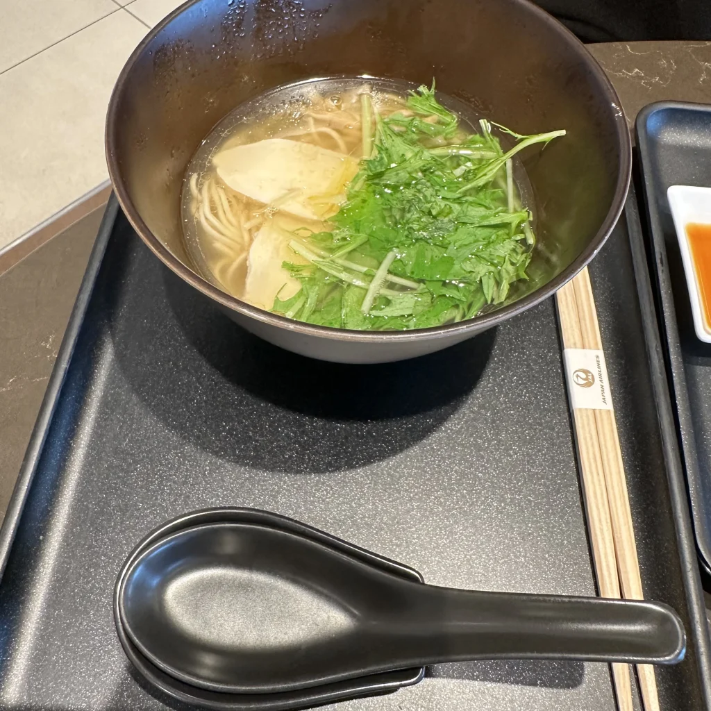 You can order yuzu ramen in the Japan Airlines First Class Lounge