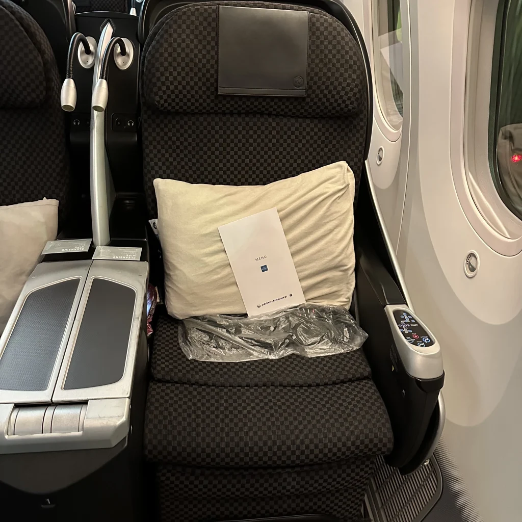 Japan Airlines uses shell flat neo sheets in their business class for the HND to TSA route