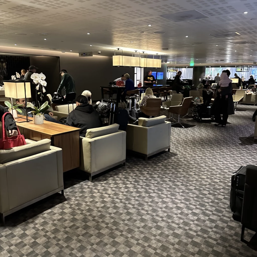 The main dining area in the the OneWorld Lounge at LAX can get crowded