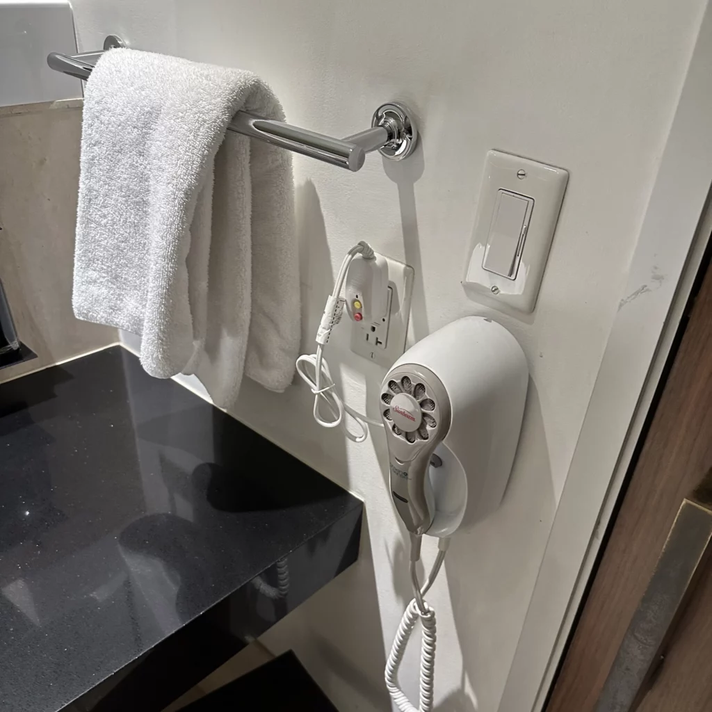 The OneWorld Lounge at LAX shower room has a hair dryer and towels