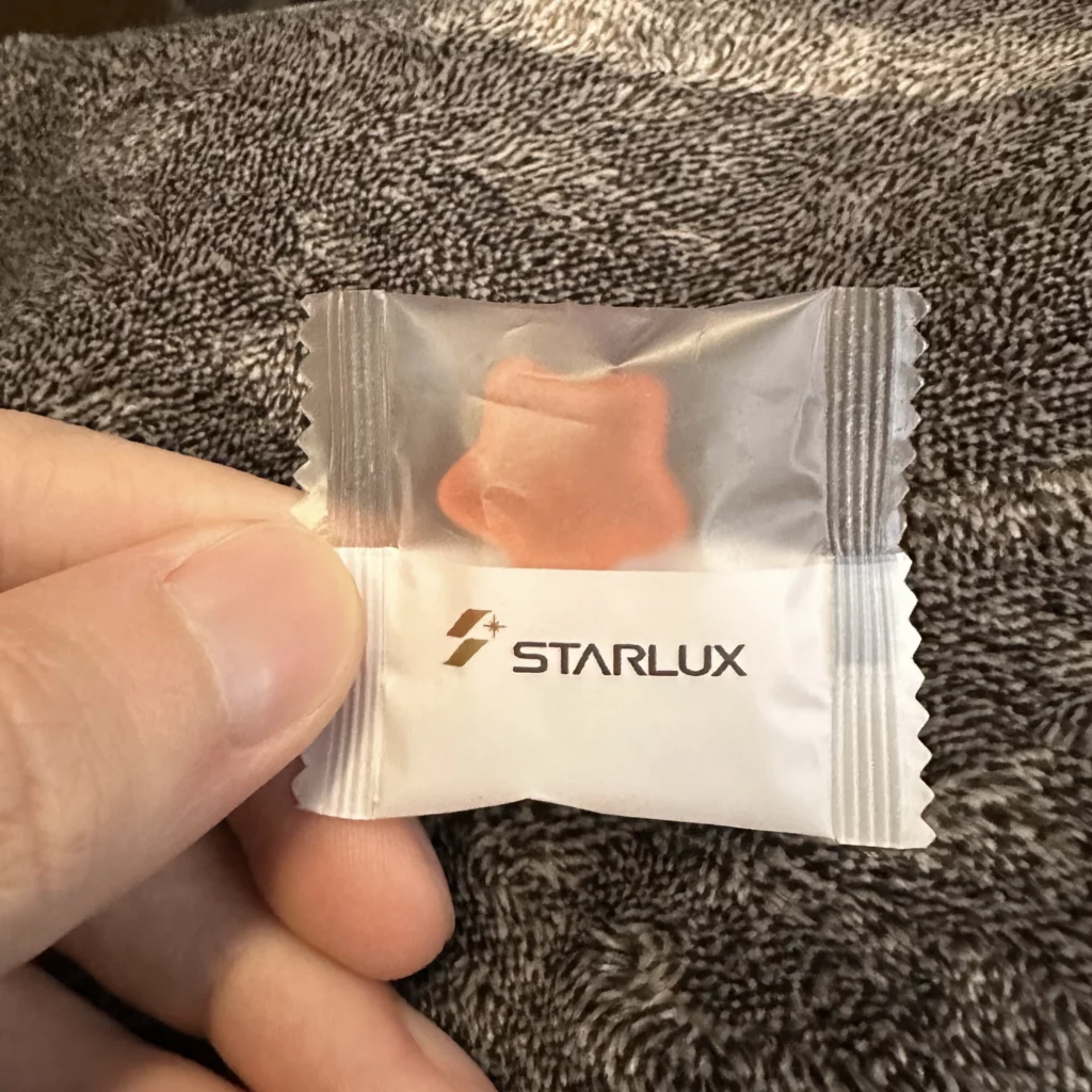 Starlux business class from Los Angeles to Taipei gives gummies before landing