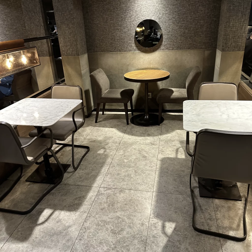 The China Airlines VIP Lounge in Terminal 1 of Taoyuan International Airport has booths with multiple coffee tables