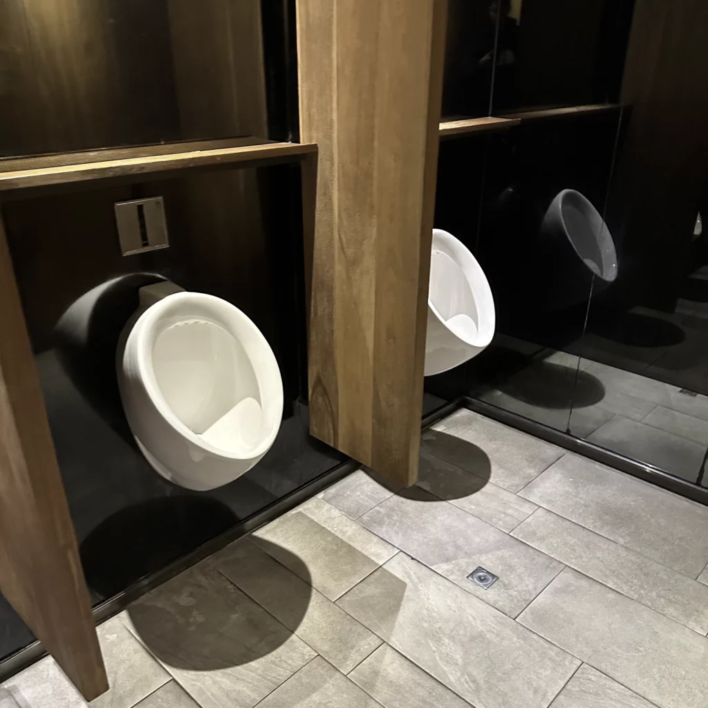 The China Airlines VIP Lounge in Terminal 1 of Taoyuan International Airport has a clean bathroom