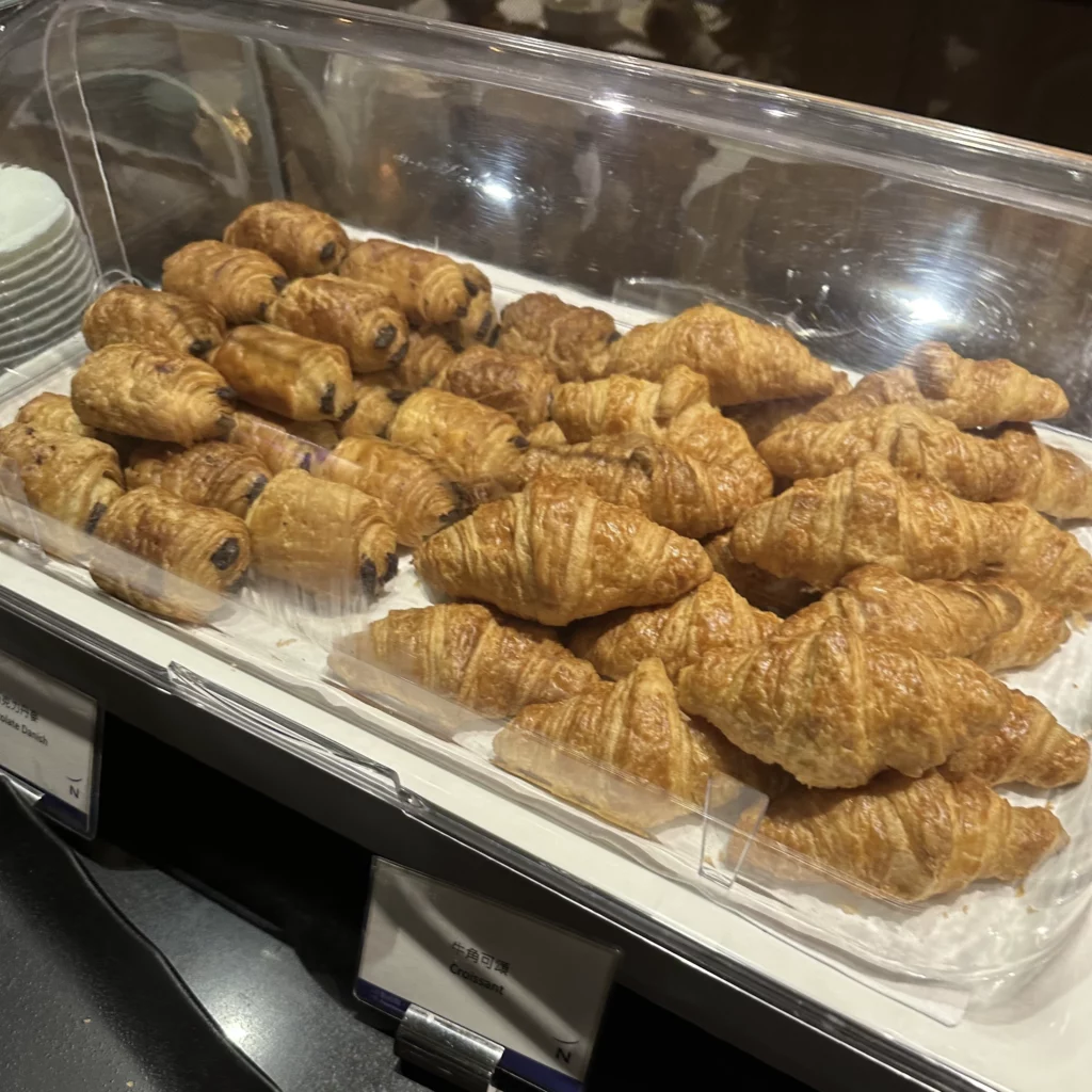 The China Airlines VIP Lounge in Terminal 1 of Taoyuan International Airport has lots of pastries like croissants and danishes