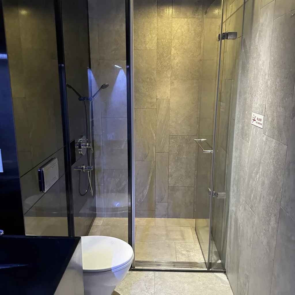 The China Airlines VIP Lounge in Terminal 1 of Taoyuan International Airport has a nice shower suite