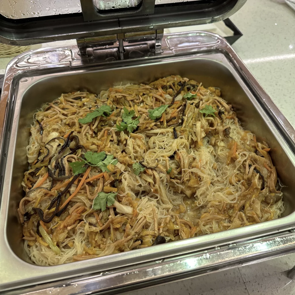 The China Airlines VIP Lounge in Terminal 2 of Taoyuan International Airport has Chinese style breakfast options like fried noodles