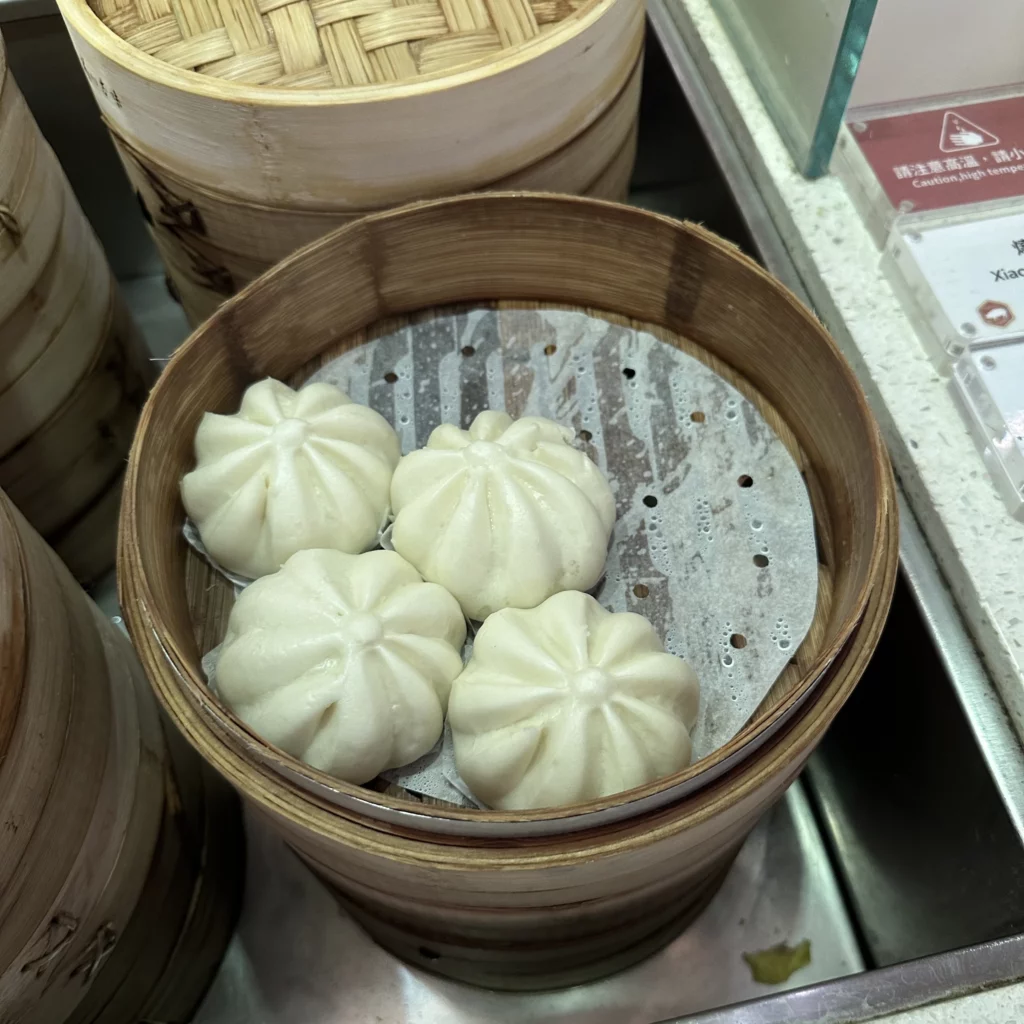 The China Airlines VIP Lounge in Terminal 2 of Taoyuan International Airport has various steamed buns