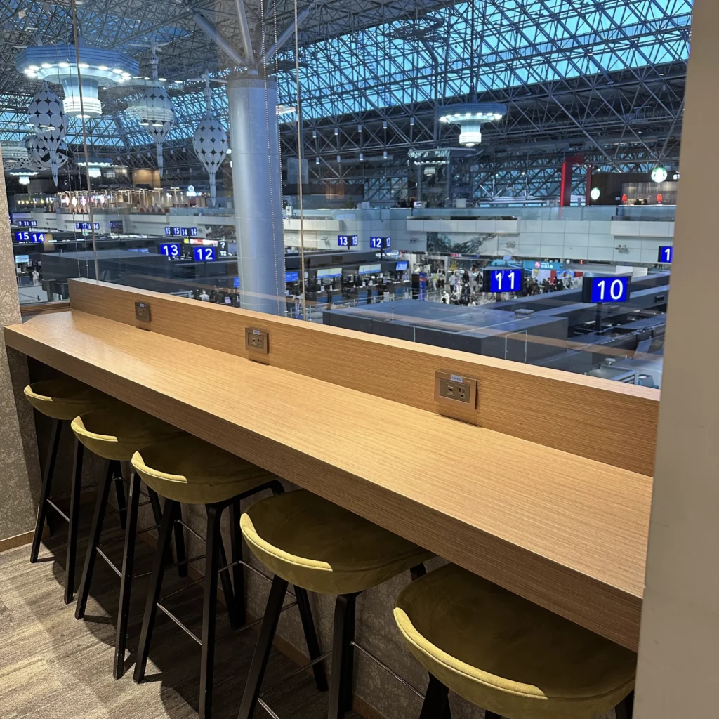 The China Airlines VIP Lounge in Terminal 2 of Taoyuan International Airport has a bar style counter at the end of the lounge