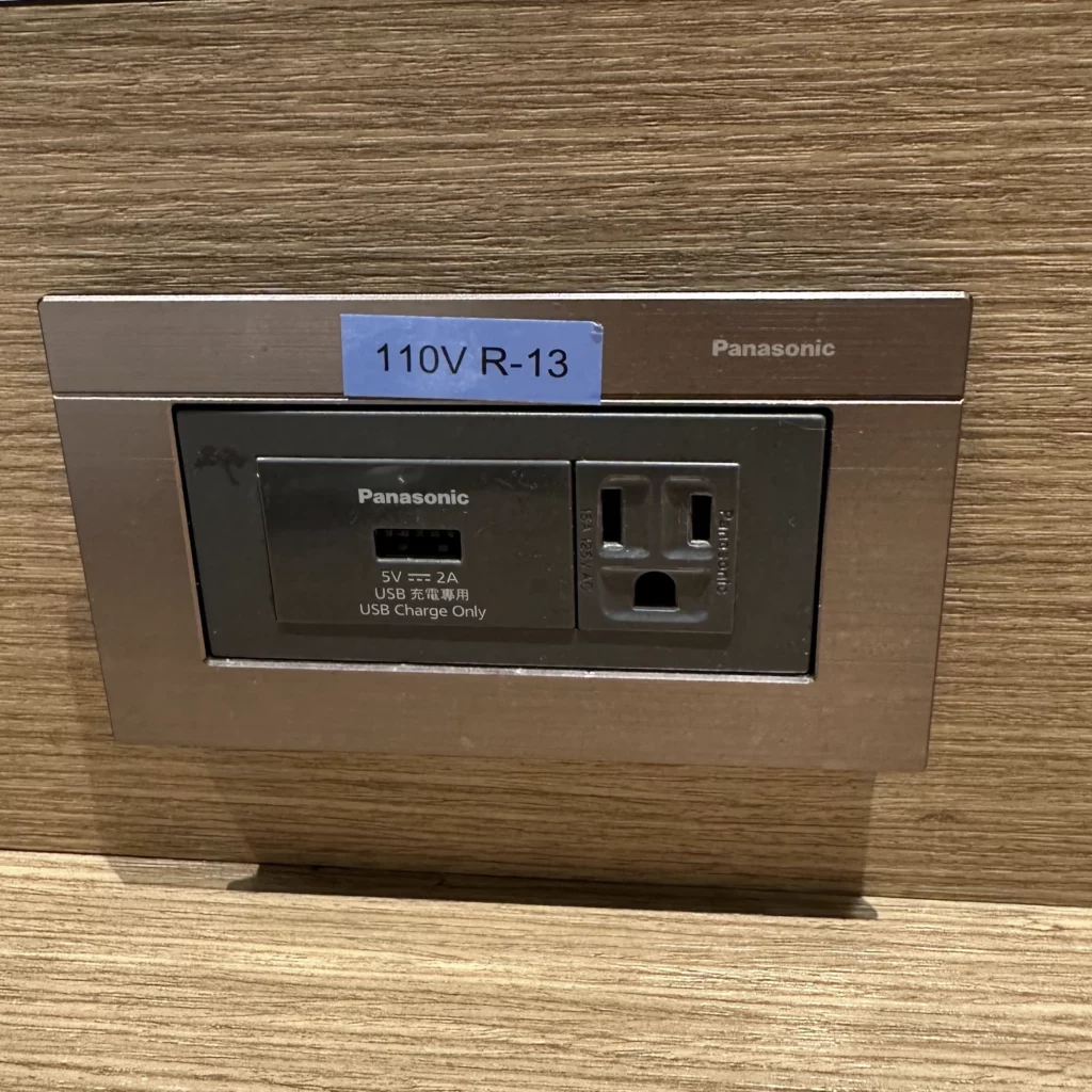 The China Airlines VIP Lounge in Terminal 2 of Taoyuan International Airport has lots of charging ports throughout the lounge