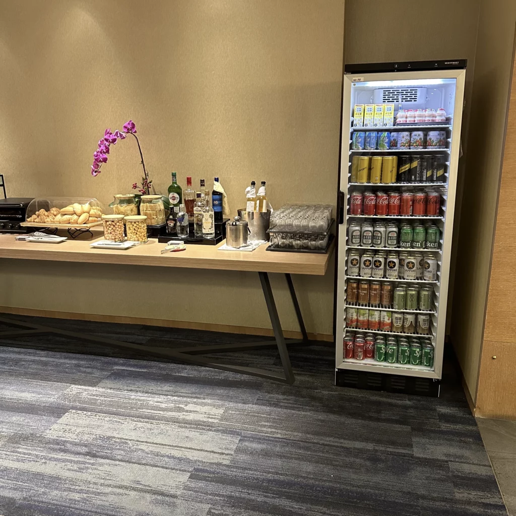The China Airlines VIP Lounge in Terminal 2 of Taoyuan International Airport has a small set of liquors