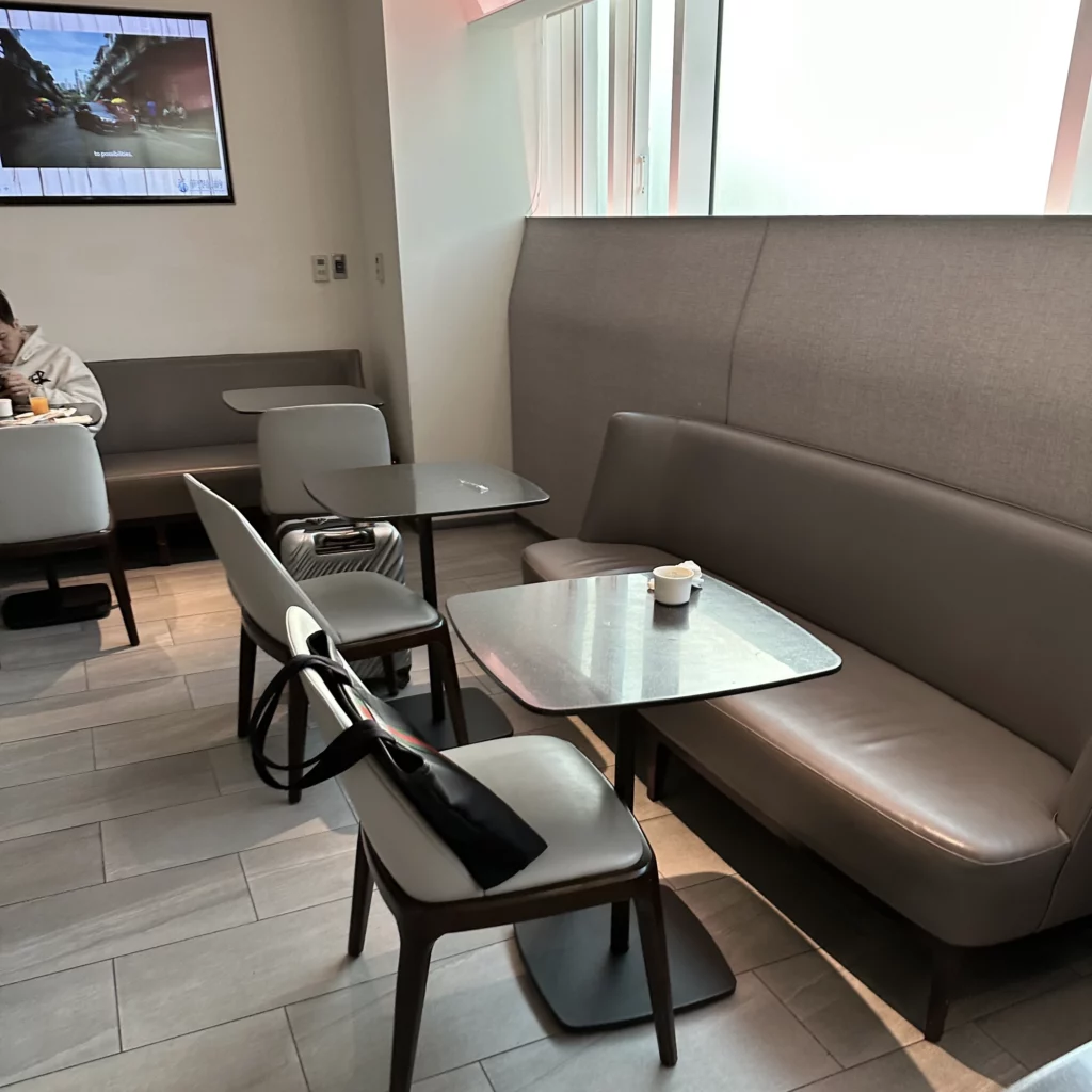 The China Airlines Dynasty Lounge dining area has several 2 seater coffee tables and some longer couches