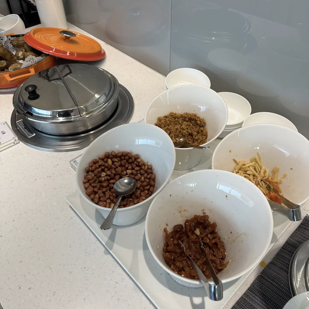 The China Airlines Dynasty Lounge has congee and additional toppings