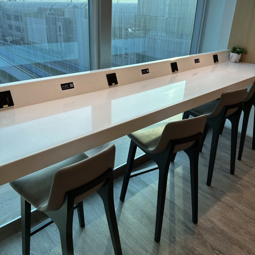 The Oriental Club Lounge at Taoyuan International Airport has several working counters with bar stools