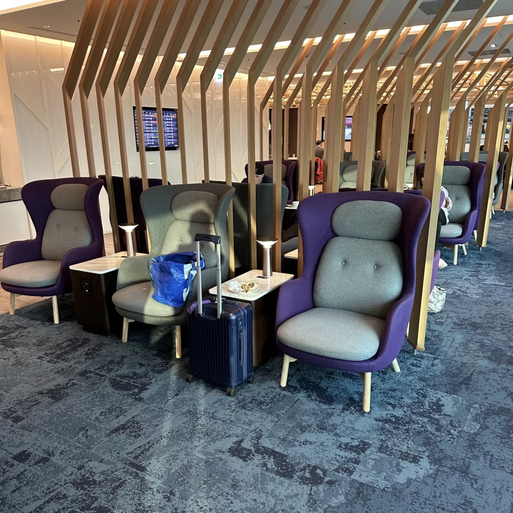The Oriental Club Lounge at Taoyuan International Airport has single seater cushioned chairs