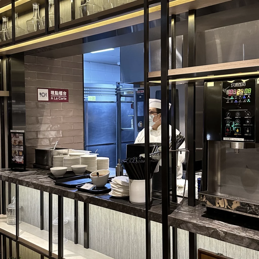 The Plaza Premium Lounge Zone A at Taoyuan International Airport in Taipei has a really unique feature that is the live cooking counter