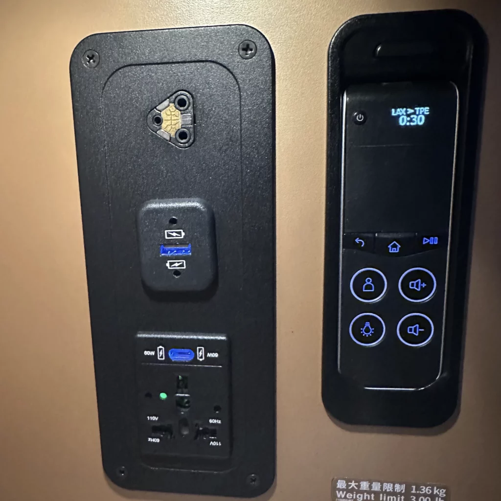 Starlux business class from Los Angeles to Taipei has USB-C and traditional charging ports