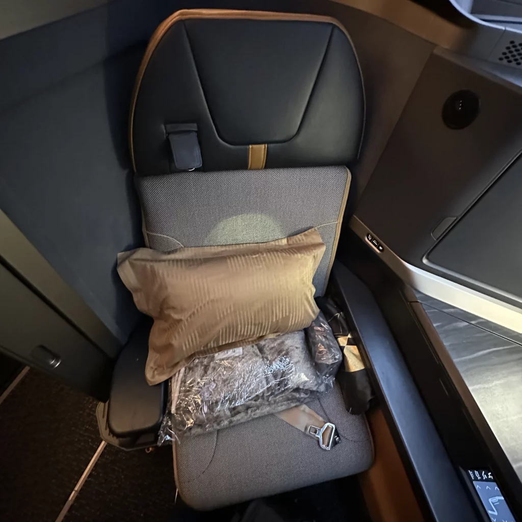 Starlux business class from Los Angeles to Taipei has great business class seats