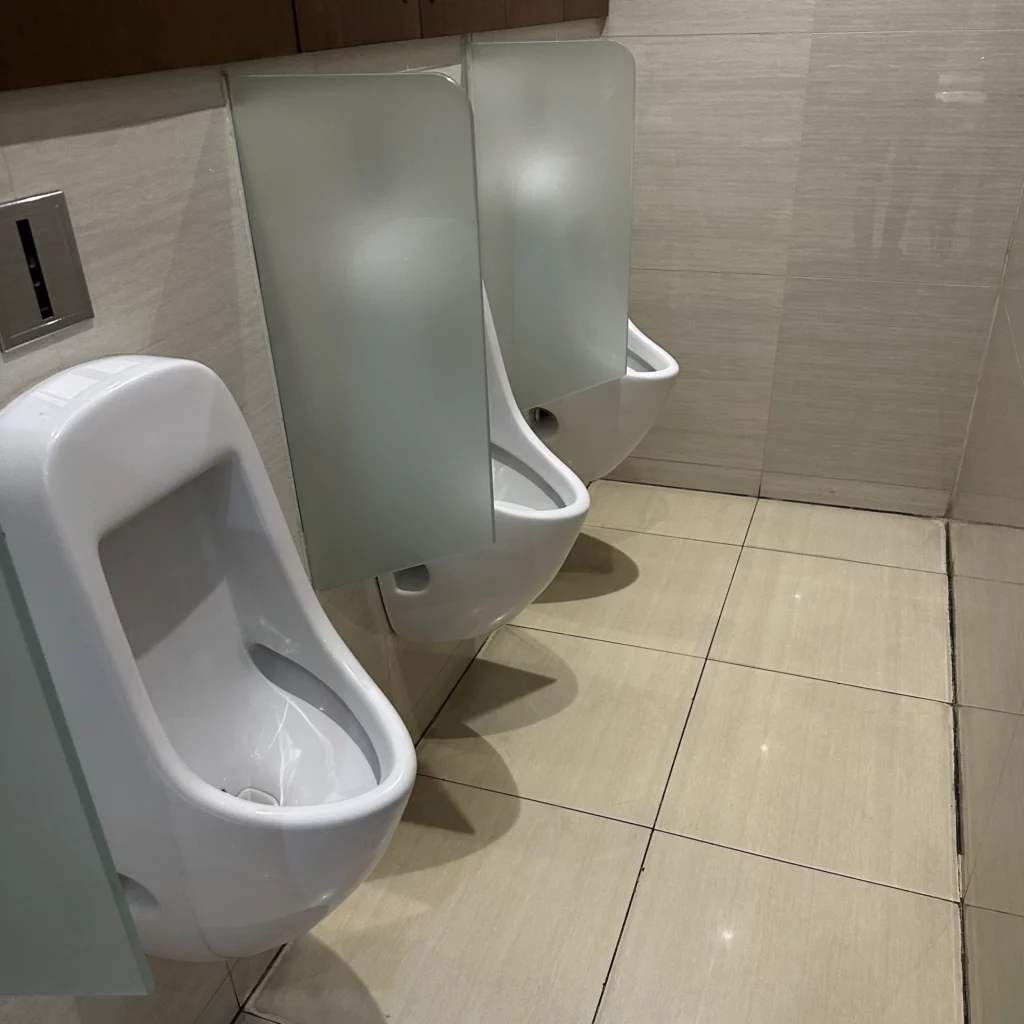 The Singapore Airlines SilverKris Lounge in Bangkok Suvarnabhumi Airport has clean bathrooms