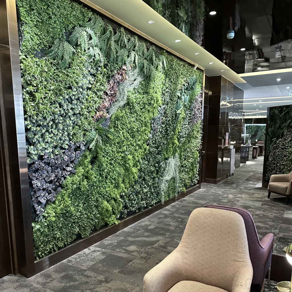 The Thai Airways Royal Orchid Prestige Business Class Lounge in Bangkok Suvarnabhumi Airport has plant walls that give color to the lounge