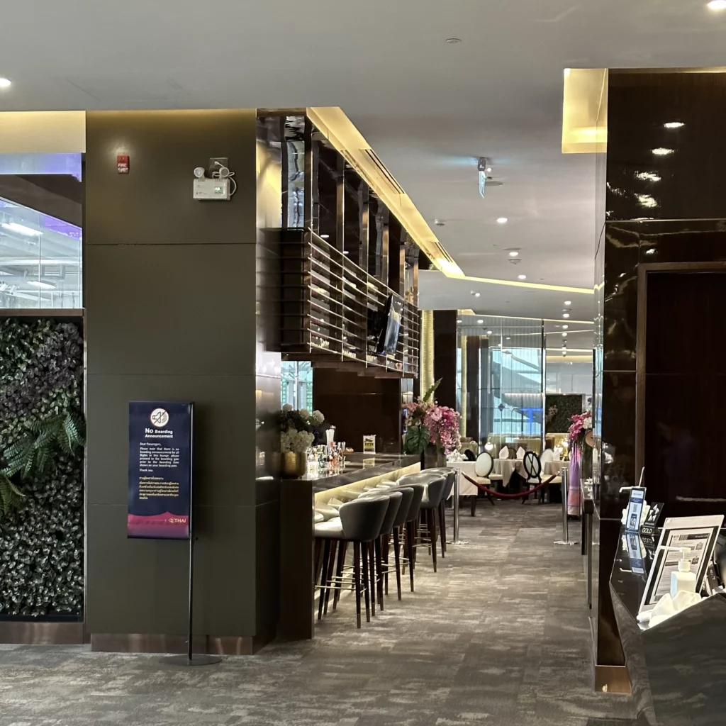 The Thai Airways Royal Orchid Prestige Lounge in Bangkok Suvarnabhumi Airport has a business class and first class area