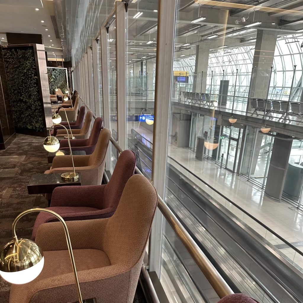 The Thai Airways Royal Orchid Prestige Business Class Lounge in Bangkok Suvarnabhumi Airport has large windows that let guests peer into the terminal